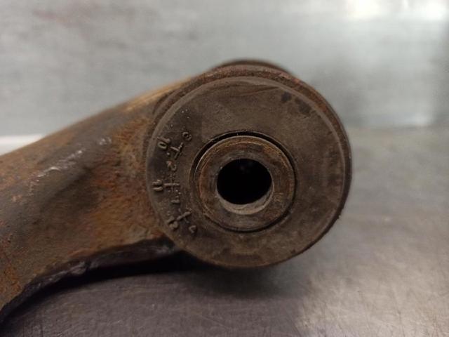 A6393300510 Brazo inferior derecho de la suspensión delantera  comprar en Reus