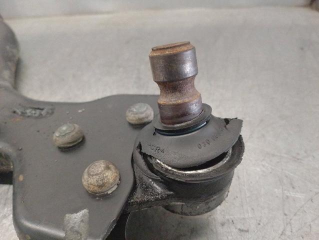 A6393300510 MERCEDES Brazo inferior derecho de la suspensión delantera  disponible Ourense
