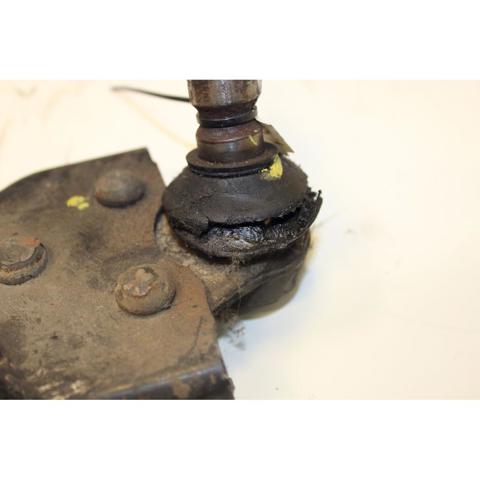 A6393300910 Brazo inferior derecho de la suspensión delantera  disponible Málaga