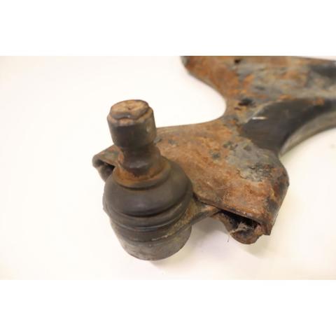 MERCEDES A6393300910 Brazo inferior derecho de la suspensión delantera comprar Barcelona