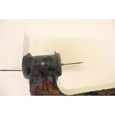 MERCEDES A6393300910 Brazo inferior derecho de la suspensión delantera  comprar en Ponferrada
