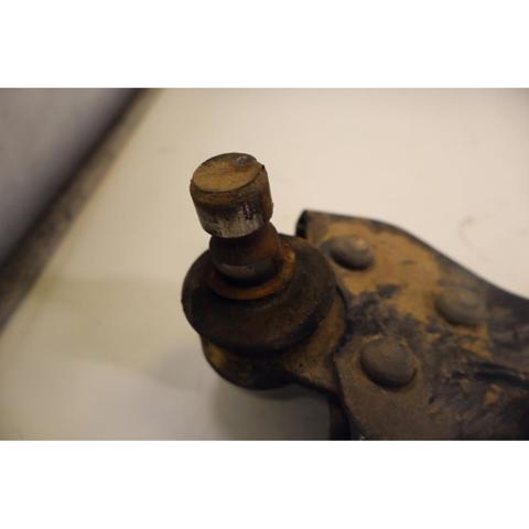 A6393300910 Brazo inferior derecho de la suspensión delantera comprar Sevilla