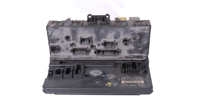 Caja reles Mercedes Vito  (639)