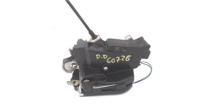 A6397201735 Cerradura de puerta delantera derecha  en stock Granada