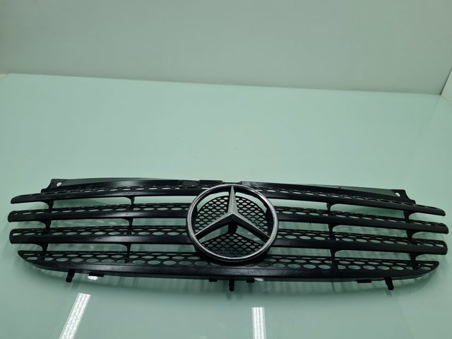 A6398800185 MERCEDES Parrilla  en stock Gandía