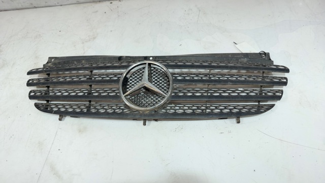 A6398800185 Parrilla del radiador  comprar en Zaragoza