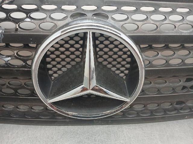 A6398800185 Parrilla del radiador  disponible Málaga