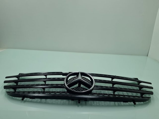 MERCEDES A6398800185 Parrilla del radiador  disponible Valladolid