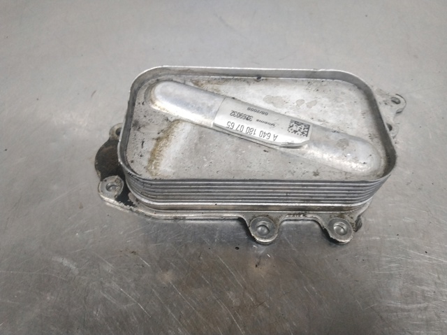 Radiador de aceite debajo del filtro A6401800765 MERCEDES