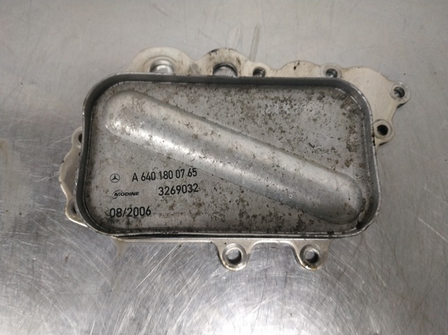 A6401800765 MERCEDES Radiador de aceite debajo del filtro  disponible Vigo