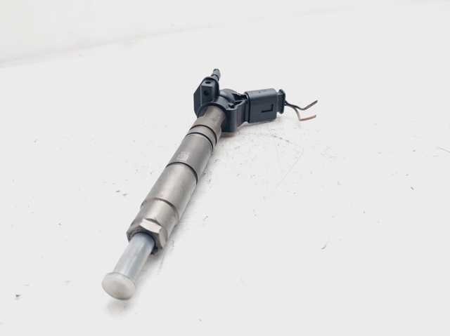 A6420701987 MERCEDES Inyector de combustible  disponible Vigo