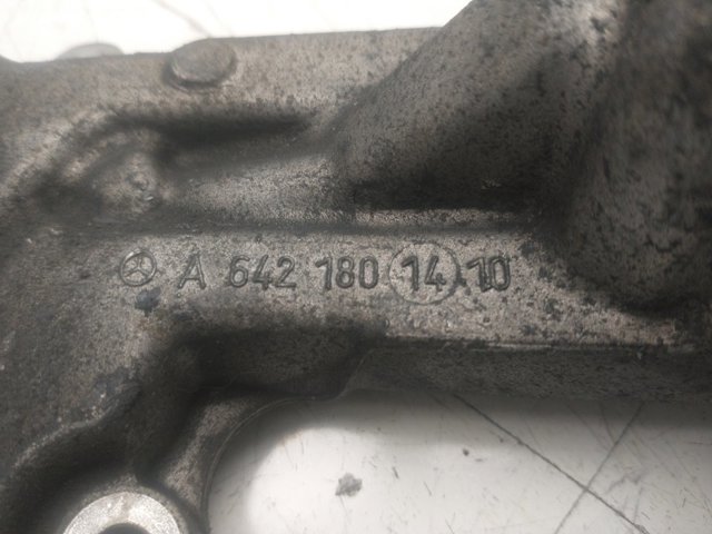 A6421801410 Portafiltro de aceite  disponible Utrera