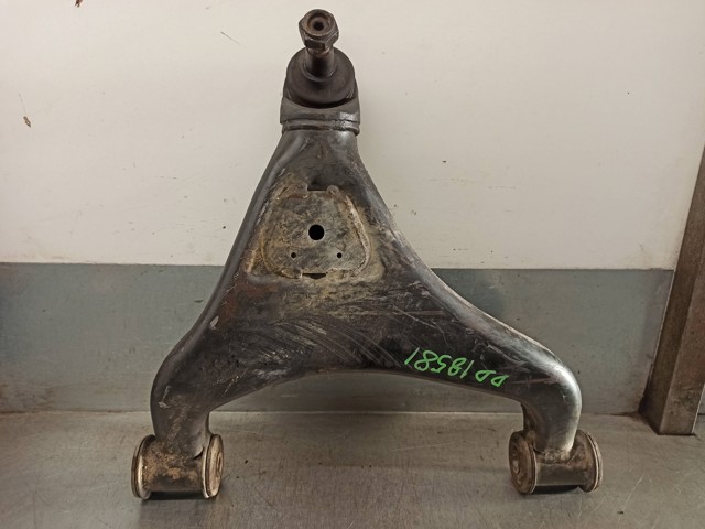 Brazo inferior derecho de la suspensión delantera A9013302507 MERCEDES
