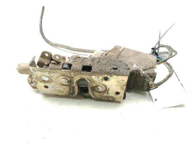A9017201135 MERCEDES Cerradura de puerta delantera derecha  en stock Huelva