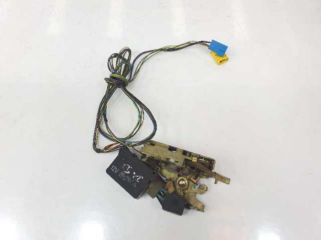 Cerradura de puerta delantera derecha A9017201535 Mercedes