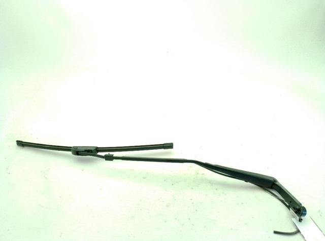 Brazo del limpiaparabrisas, delantero A9018200144 MERCEDES