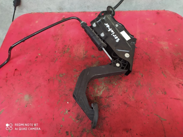 Pedal embrague A9062900501 Mercedes