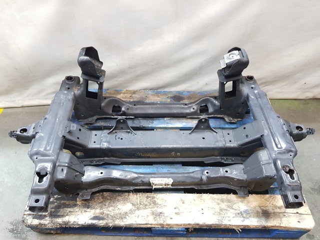 Subchasis delantero soporte motor A9063301906 Mercedes