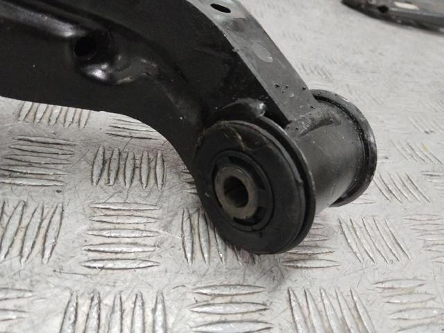 A9063304007 MERCEDES Brazo inferior izquierdo de la suspensión delantera comprar Alcalá