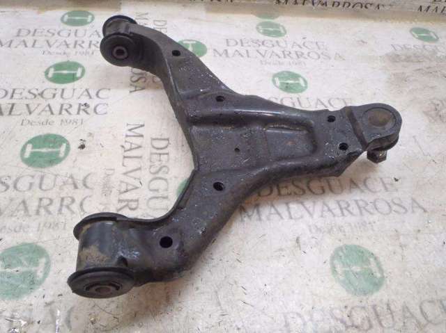 MERCEDES A9063304107 Brazo inferior derecho de la suspensión delantera  en stock Terrassa