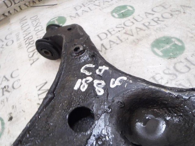 MERCEDES A9063304107 Brazo inferior derecho de la suspensión delantera  disponible Valladolid