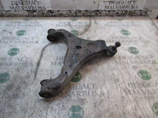 MERCEDES A9063304107 Brazo inferior derecho de la suspensión delantera  en stock Valencia
