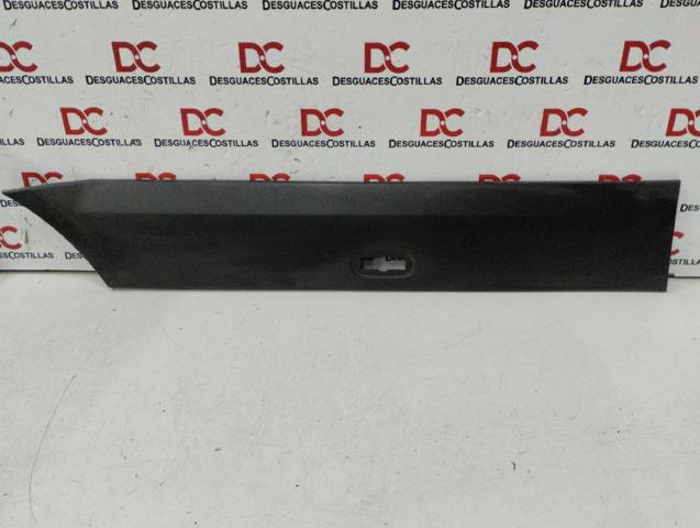 Moldura de guardabarro trasero derecho A9066903300 MERCEDES