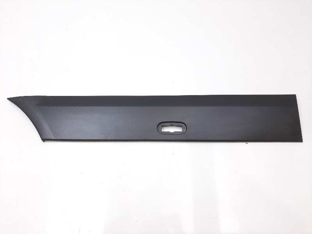 Moldura de guardabarro trasero derecho A9066903300 MERCEDES