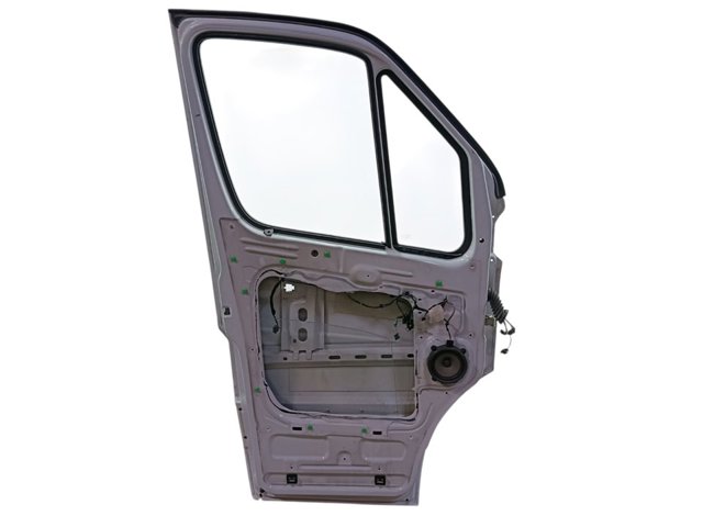 A9067200005 Puerta delantera izquierda  disponible Utrera