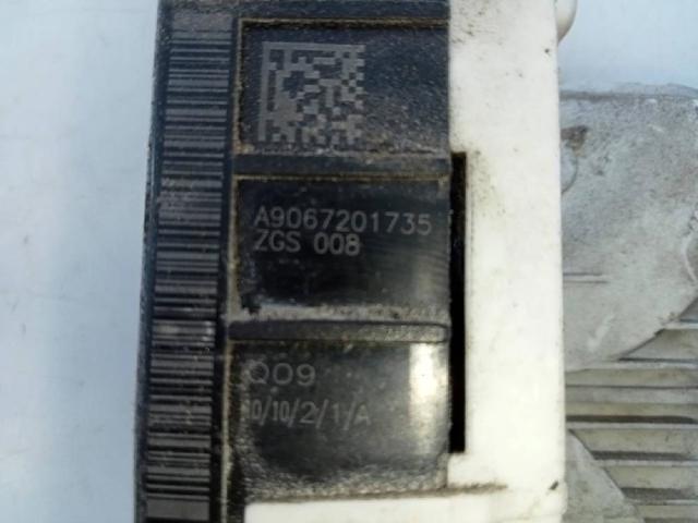 A9067201735 MERCEDES Cerradura de puerta delantera derecha  en stock Gandía