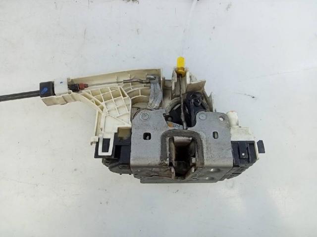 A9067201735 MERCEDES Cerradura de puerta delantera derecha  comprar en Jaén