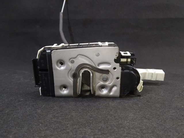 A9067201735 Cerradura de puerta delantera derecha  comprar en Pontevedra