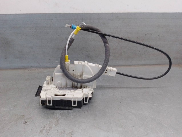 MERCEDES A9067201735 Cerradura de puerta delantera derecha  en stock Valencia