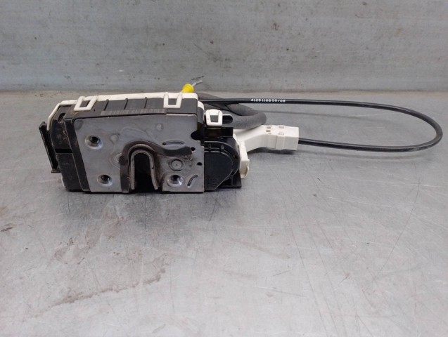 MERCEDES A9067201735 Cerradura de puerta delantera derecha  comprar en Ponferrada