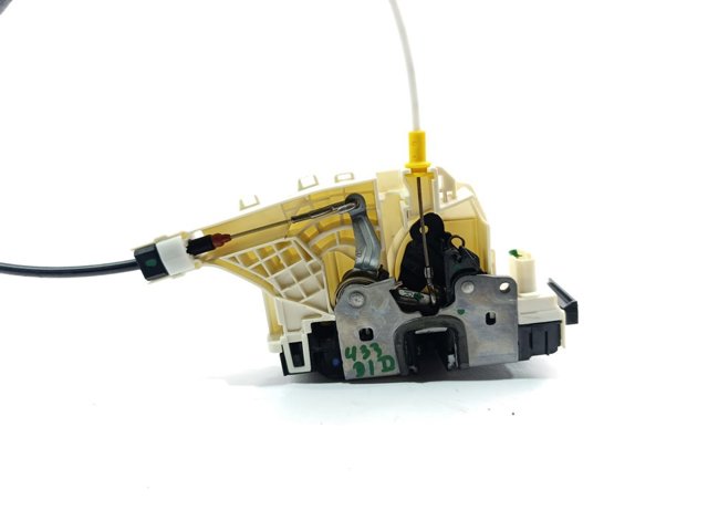 A9067201735 MERCEDES Cerradura de puerta delantera derecha  en stock Córdoba