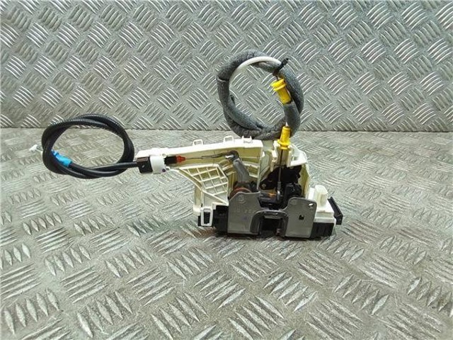 VAG A9067201735 Cerradura de puerta delantera derecha  en stock Terrassa