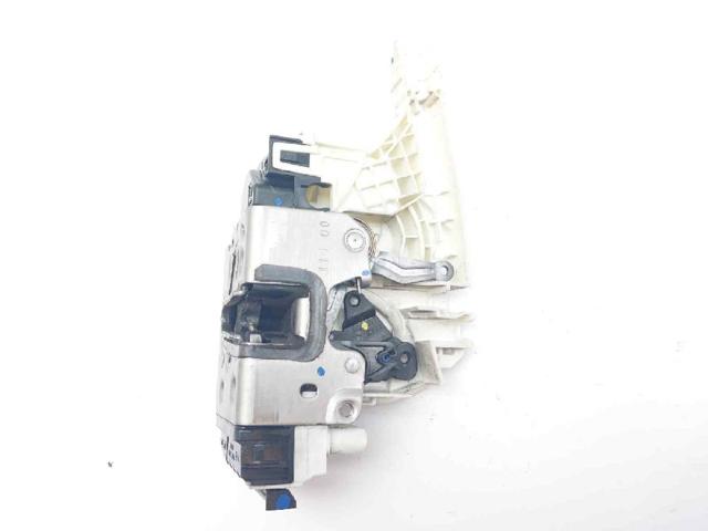 A9067201735 VAG Cerradura de puerta delantera derecha  en stock Córdoba