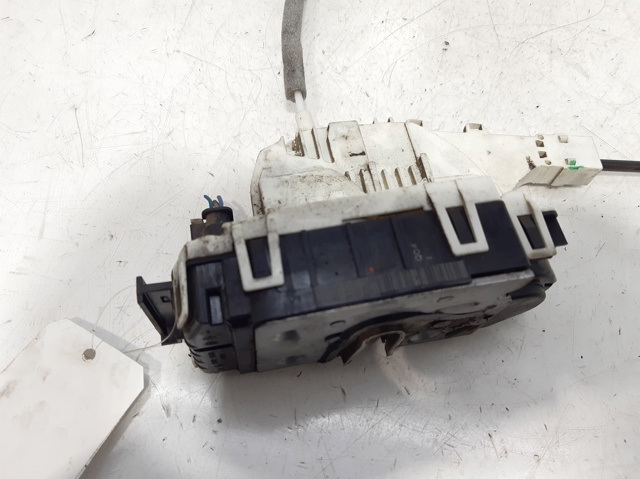 VAG A9067201735 Cerradura de puerta delantera derecha  disponible Lugo
