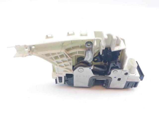 A9067201735 VAG Cerradura de puerta delantera derecha  en stock Huelva