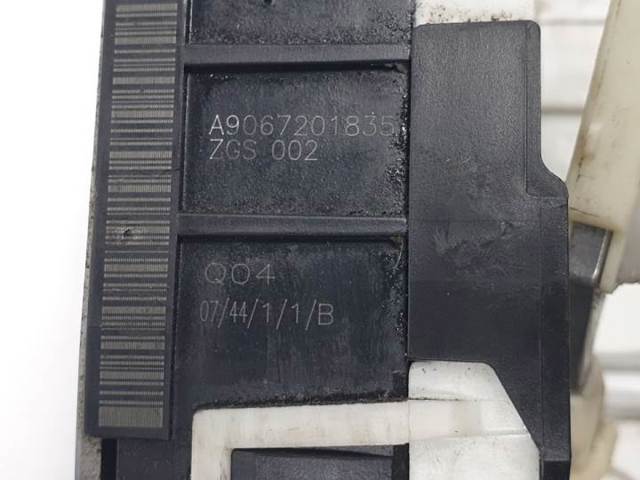 A9067201835 Cerradura de puerta delantera derecha  disponible Málaga