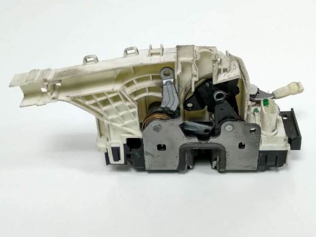 A9067201835 Cerradura de puerta delantera derecha  disponible Málaga