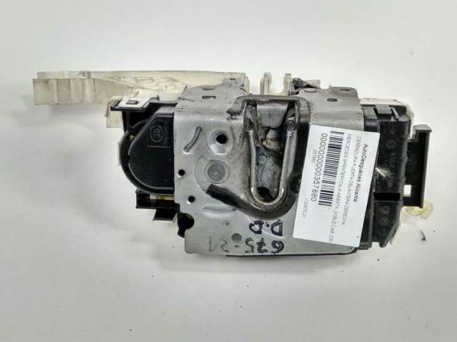 A9067201835 Cerradura de puerta delantera derecha  disponible Málaga