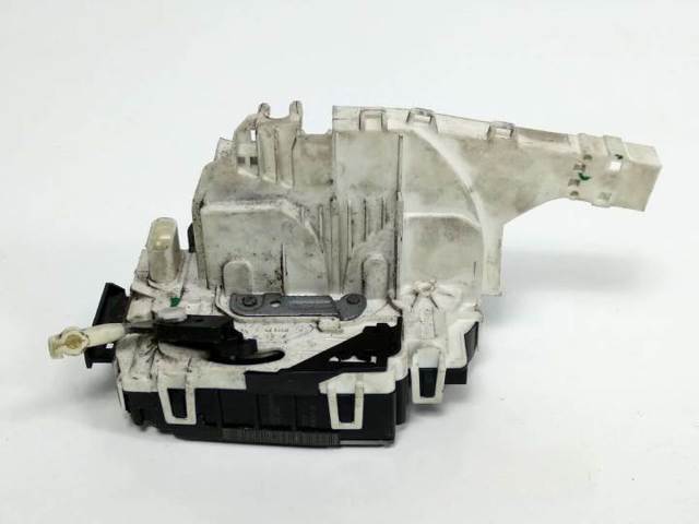 A9067201835 MERCEDES Cerradura de puerta delantera derecha  comprar en Oviedo