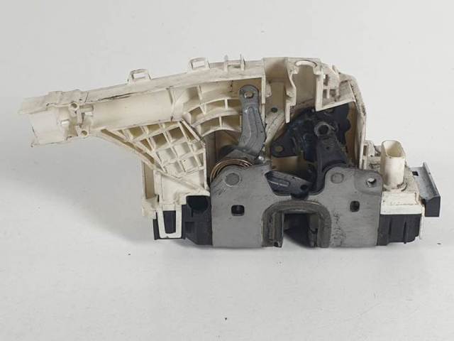 A9067201835 Cerradura de puerta delantera derecha  disponible Burgos