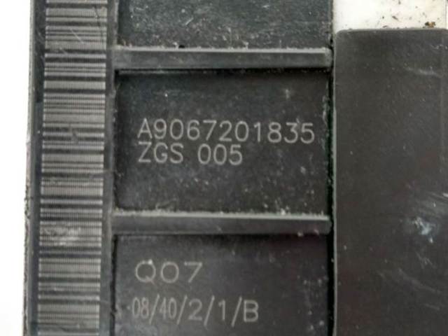 A9067201835 MERCEDES Cerradura de puerta delantera derecha  en stock Córdoba