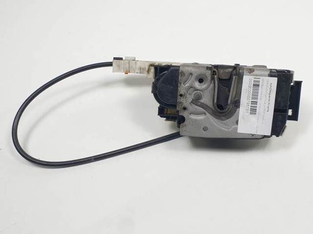 A9067201835 MERCEDES Cerradura de puerta delantera derecha  en stock Córdoba