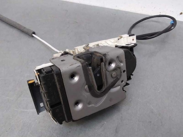 VAG A9067202135 Cerradura de puerta delantera izquierda  comprar en Albacete