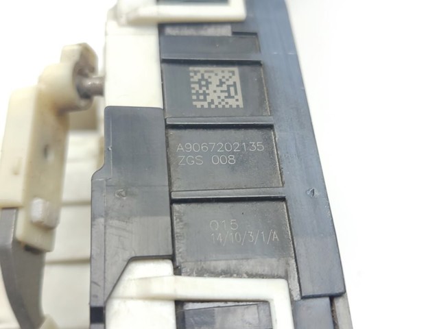 A9067202135 VAG Cerradura de puerta delantera izquierda  disponible Alicante