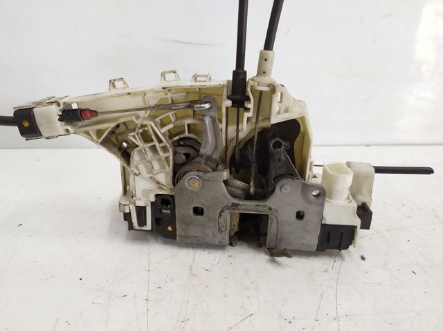 A9067304335 MERCEDES Cerradura de puerta lateral corrediza derecha  comprar en Oviedo