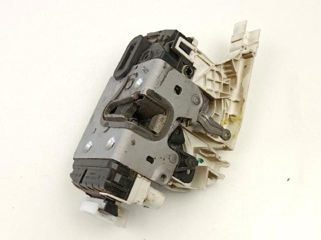 Cerradura de puerta trasera derecha de doble hoja A9067400835 MERCEDES
